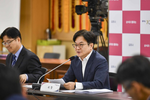 ▲ 김포시 고촌고 주변 침수구역 저감계획 추진 위한 관계부서 합동점검 실시 모습.