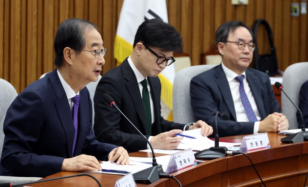 ▲ 한덕수 국무총리가 11일 오전 서울 여의도 국회에서 열린 여·야·의·정 협의체 1차 회의에서 발언을 하고 있다. /뉴시스