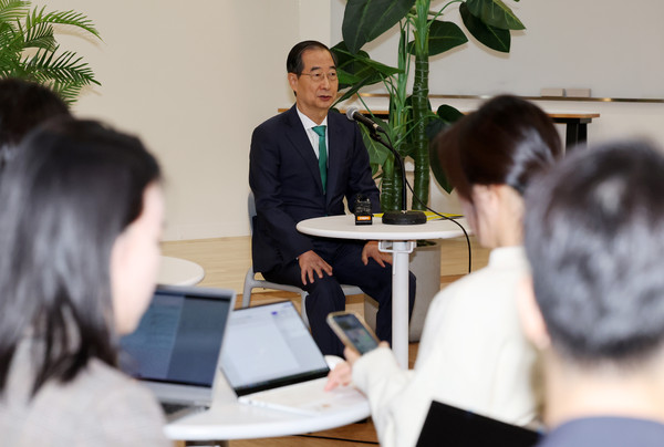 ▲ 한덕수 총리 출입기자단 백브리핑 발언. /뉴시스