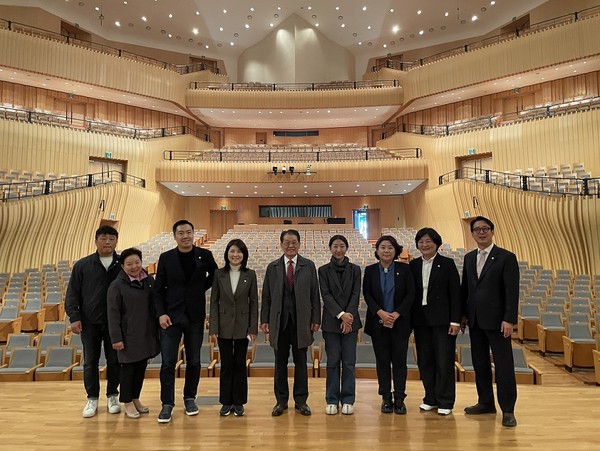 ▲ 부천시의회 재정문화위원회, 인천광역시 벤치마킹 위해 방문 한 모습.