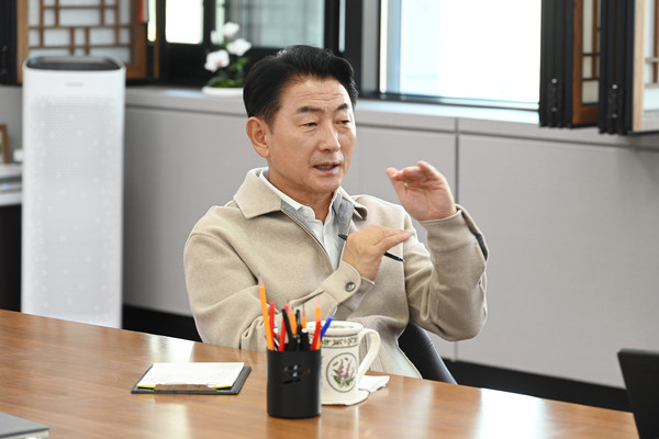 ▲ 김동근 시장이 ‘제16차 교통정책 전략회의’를 진행하고 있다.