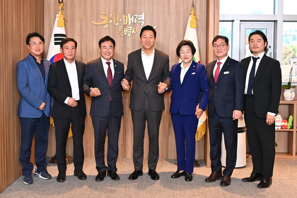▲ 김경희 이천시장(오른쪽에서 세번째) 서울시청 방문 모습.