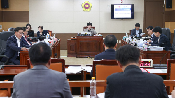 ▲ 건설교통위원회 행정사무감사 활동 모습.