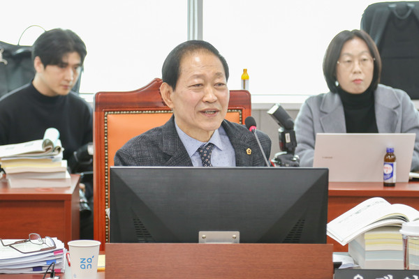 ▲ 윤재영 의원이 2024년도 행정사무감사를 실시했다.