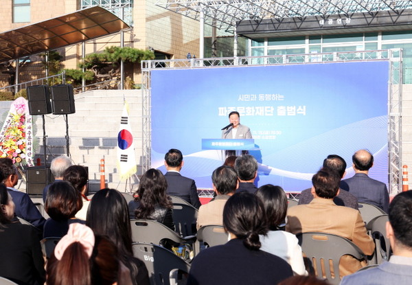 ▲ 김경일 파주시장이 파주문화재단 출범식에서 인사말을 하고 있다.