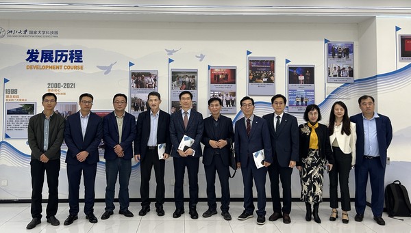 ▲ 성남산업진흥원·성남산업단지관리공단 한·중국 기업 협력차 후저우 남태호신구 현장 방문 모습.