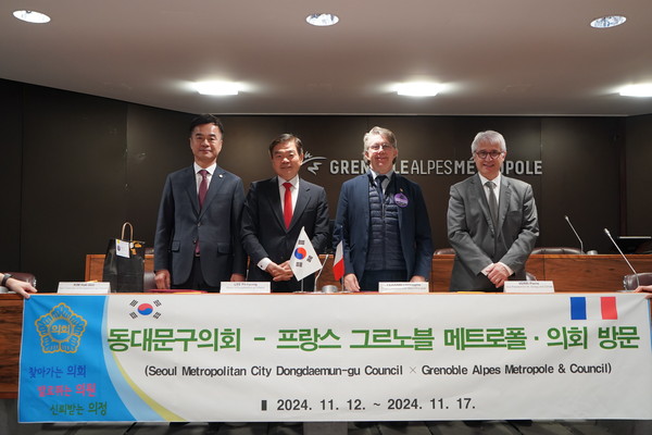 ▲ 김학두 부의장 프랑스 그르노블 방문 기념촬영 모습.