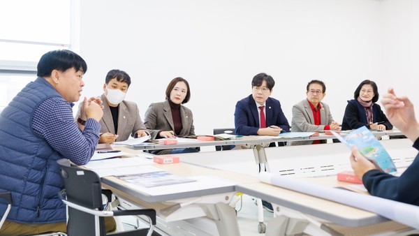 ▲ 광주시의회 축제발전연구회 벤치마킹 실시 모습.