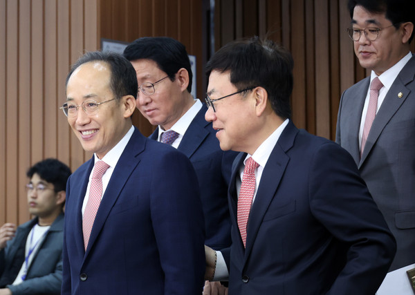 ▲ 회의 참석하는 국힘 원내지도부. /뉴시스