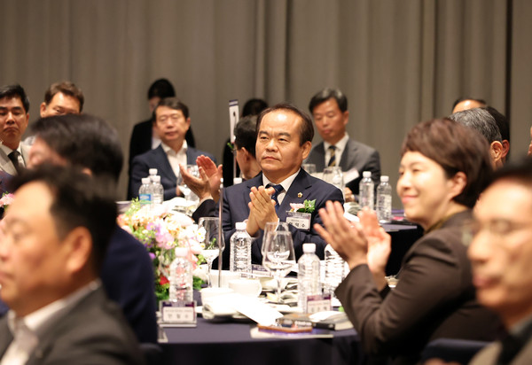▲ 시스템반도체 클러스터 연합회 창립식에 참석한 성남시의회 이덕수 의장.