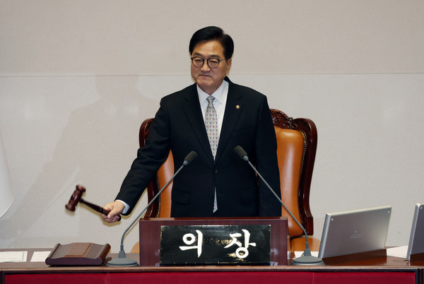 ▲ 본회의 개의하는 우원식 의장. /뉴시스