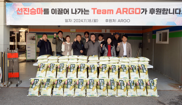 ▲ 오산시의회 이상복 의장, ARGO(아르고) 사랑의 쌀 기탁식 참석 기념사진.