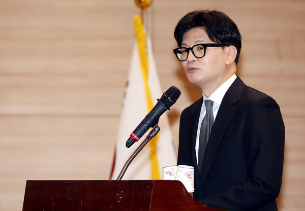 ▲ 한동훈 국민의힘 대표가 19일 오후 서울 여의도 국회 의원회관 대회의실에서 열린 국가개혁 특별강연회에서 축사를 하고 있다. /뉴시스