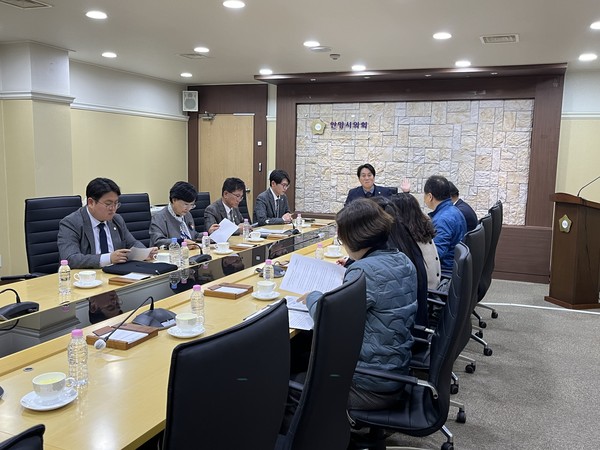 ▲ 안양시의회 총무경제위원회, 주민자치협의회 간담회 개최 사진.
