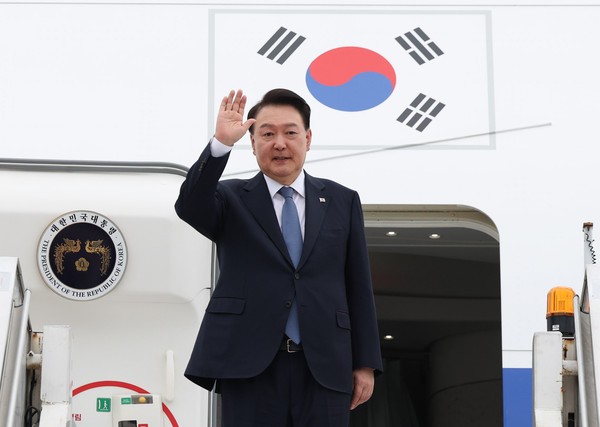 ▲ APEC 정상회의와 G20 정상회의 일정을 마치고 귀국하는 윤석열 대통령. /뉴시스