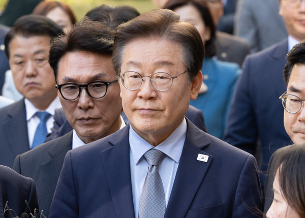 ▲ 법원 나서는 이재명 더불어민주당 대표. /뉴시스