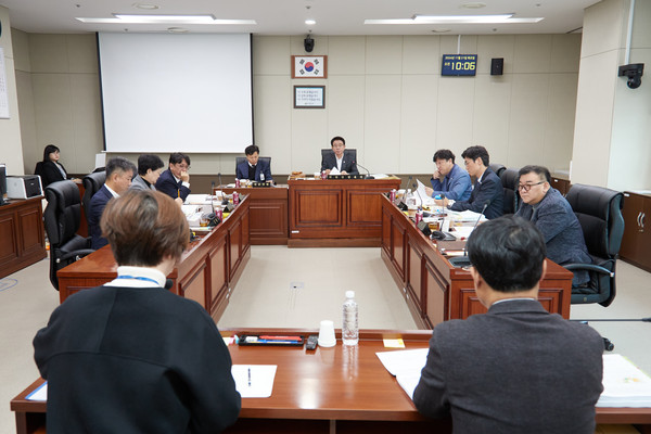 ▲ 도시건설위원회 행정사무감사 모습.