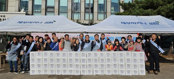 ▲ 제2회 제부마리나 사랑의 김장나눔 행사.