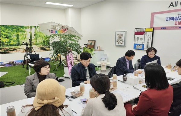 ▲ 인천광역시의회가 지역 내 소상공인들의 매출 증가를 위해 지역화폐를 활용한 다양한 방안을 찾는 자리를 마련했다.