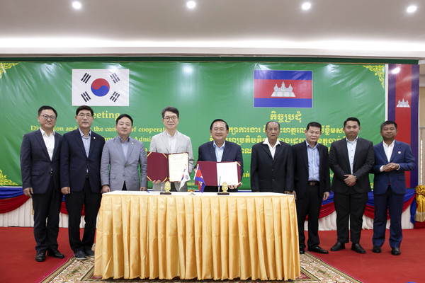 ▲ 성동구는 지난 19일 캄보디아 바탐방주 듀이국제학교 내에서 성동 한국어학당 개소식을 가졌다.