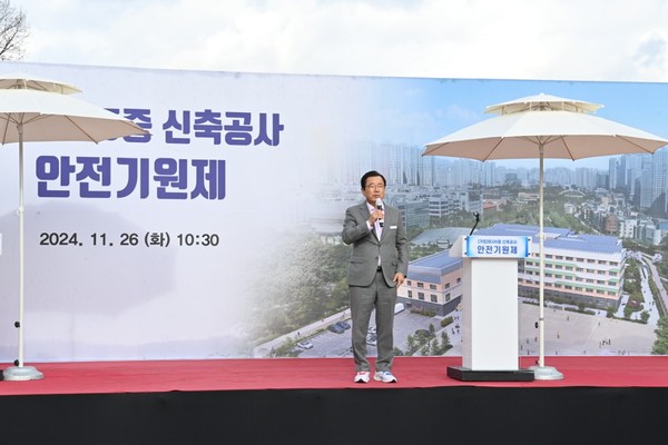 ▲ (가칭) 미사5중 신축공사 안전기원제에서 이현재 하남시장이 인사말을 건네고 있다.