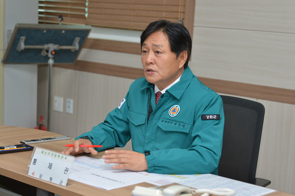 ▲ 박용철 강화군수가 대설대비 회의를 주재하고 있다.