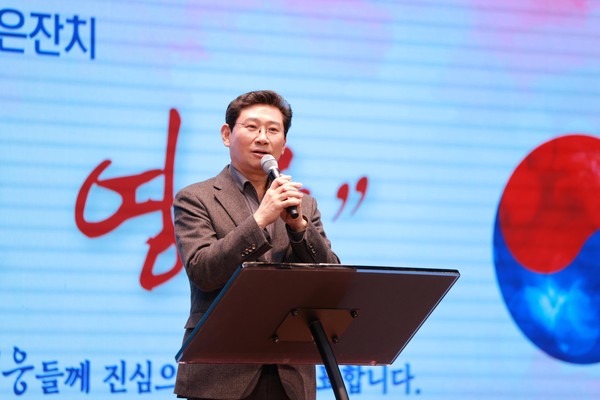 ▲ 이상일 용인특례시장이 ‘한국전쟁 참전용사 보은 잔치’ 행사에 참석해 참전 영웅들의 헌신에 존경과 감사의 뜻을 전했다.