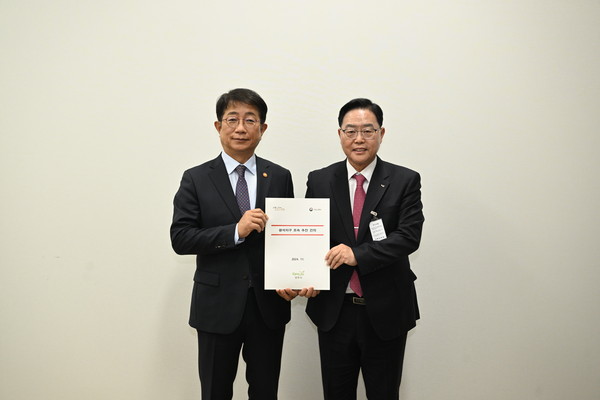 ▲ 강수현 양주시장(오른쪽)과 박상우 국토부장관(왼쪽).
