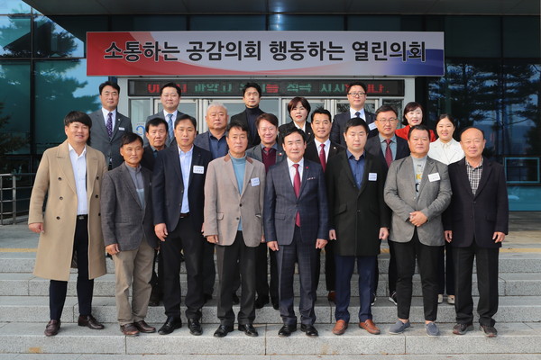 ▲ 이천시의회, 제250회 제2차 정례회 개최 단체사진.