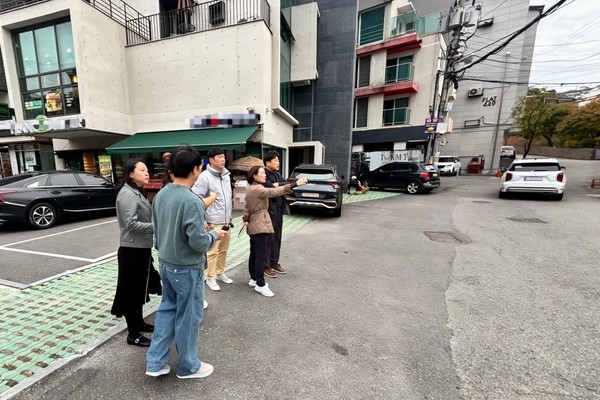 ▲ 도로 현장 점검하는 모습.