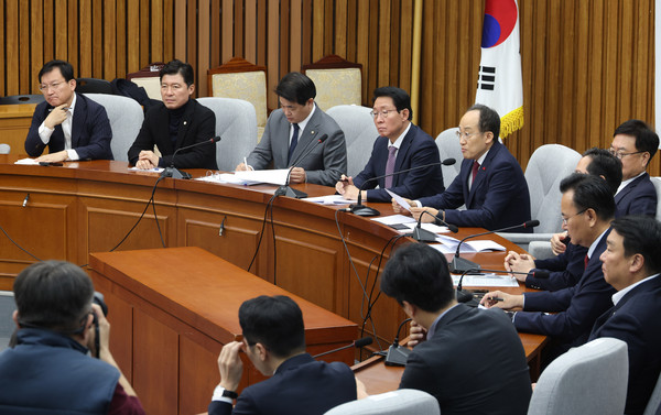 ▲ 추경호 국민의힘 원내대표가 서울 여의도 국회에서 열린 원내대책회의에서 발언을 하고 있다. /뉴시스