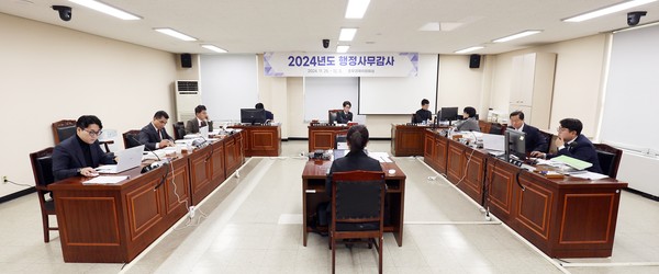 ▲ 총무경제위원회 행정사무감사 모습.