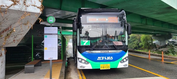 ▲ 주행 중인 과천시 시내버스 7번.