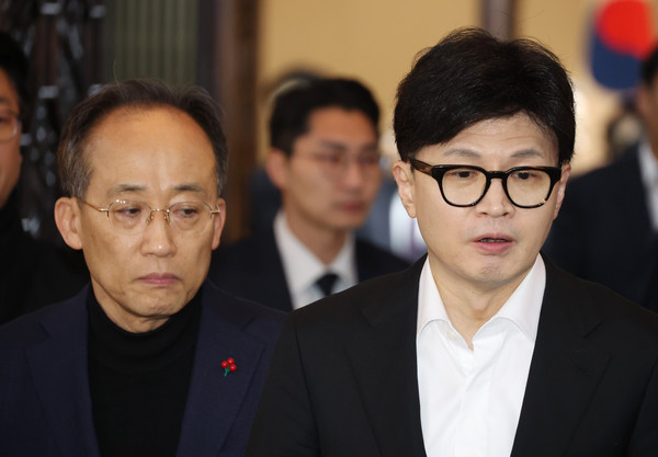 ▲ 의총 후 취재진 질문에 답하는 한동훈-추경호. /뉴시스