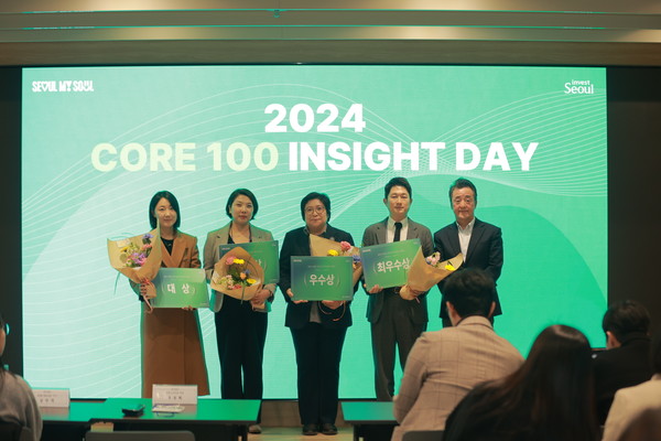 ▲ 서울시는 4일 오후 서울 강남 창업허브 스케일업센터에서 ‘코어 100 인사이트데이(CORE 100 Insight Day)’ 행사를 열고 올해 해외투자 유치에서 우수한 실적을 거둔 기업 4개사를 시상했다.