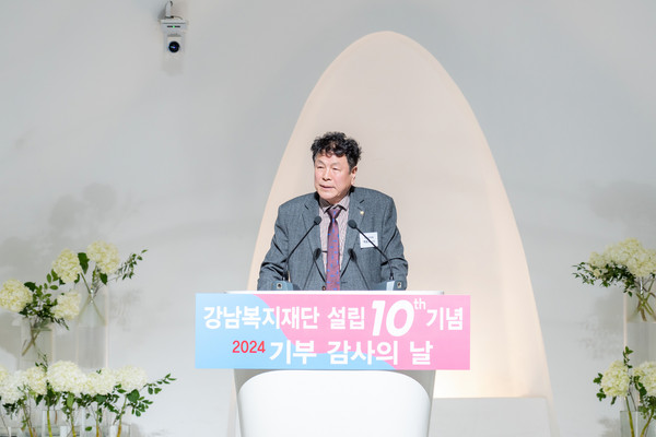 ▲ 지난 3일 그랜드힐 컨벤션에서 열린 ‘강남복지재단 설립 10주년 기념행사’ 에서 강남구의회 이호귀 의장이 축사를 하고 있다.