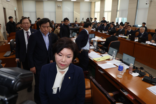 ▲ 내란죄 표현 반발한 국민의힘, 행안위 현안질의 퇴장. /뉴시스