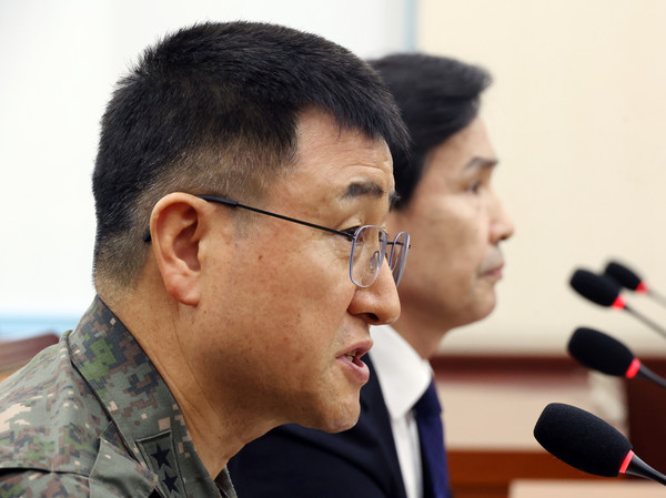 ▲ 질의에 답하는 박안수 육군참모총장. /뉴시스
