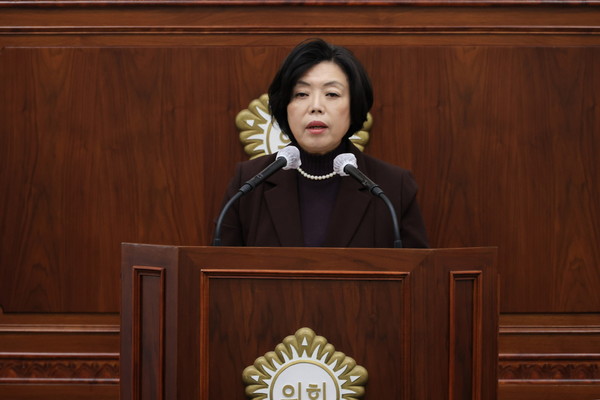 ▲ 시정연설 중인 신계용 과천시장.