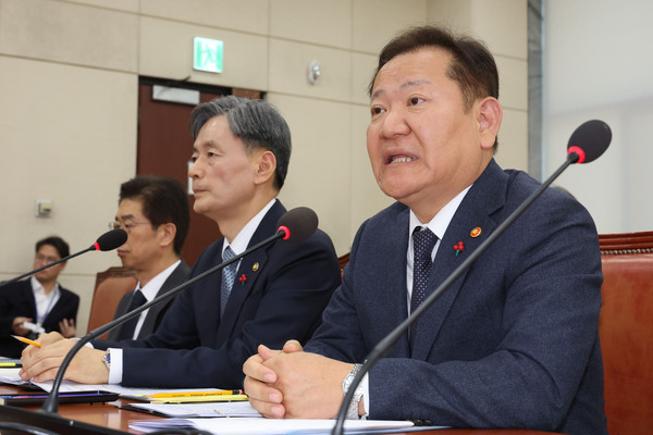 ▲ 비상계엄 관련 질의에 답하는 이상민 행안부 장관. /뉴시스