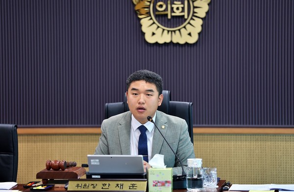 ▲ 의왕시의회 조례등심사특별위원회 한채훈 위원장.