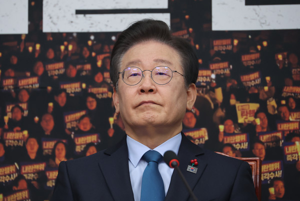 ▲ 이재명 더불어민주당 대표가 9일 서울 여의도 국회에서 열린 최고위원회의에서 생각에 잠겨 있다. /뉴시스