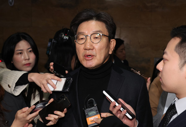 ▲ 중진회동 마치고 비상의총 향하는 권성동. /뉴시스
