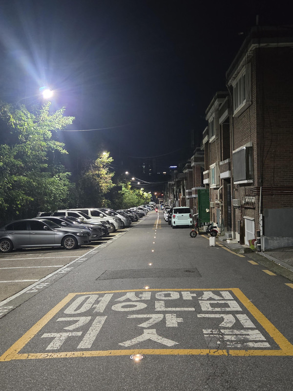 ▲ 도로표지병 110개를 새것으로 교체 설치한 성남시 중원구 하대원동 여성 안심 귀갓길.