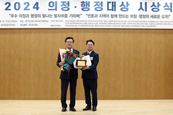 ▲ 이상복 의장이 우수의정대상을 수상했다.