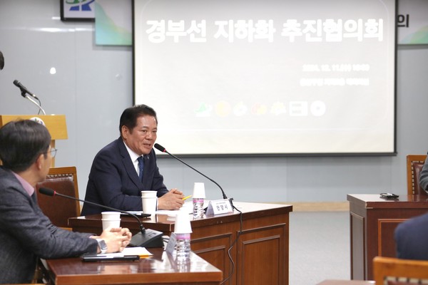 ▲ 최대호 안양시장이 경부선 지하화 추진협의회 회의에서 발언을 하고 있다.