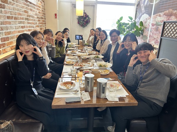 ▲ 김병수 김포시장이 ‘소통밥상 通하는 한끼(통끼)’를 통해 보건소 직원들과 소통하고 있다.