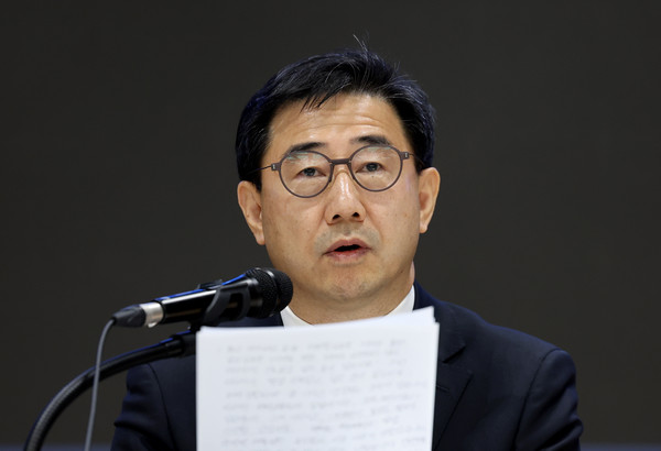 ▲ 박형욱 대한의사협회 비상대책위원장이 지난 5일 서울 용산구 대한의사협회에서 열린 의협 비상대책위원회 제3차 회의 관련 브리핑을 하고 있다. /뉴시스