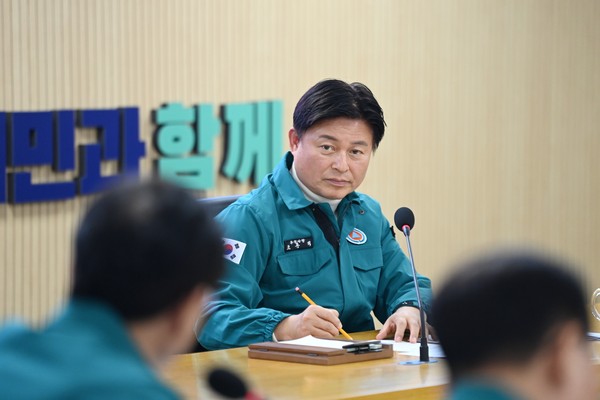 ▲ 조용익 부천시장이 긴급 간부회의를 주재하고 있다.