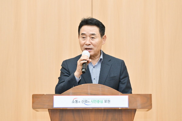 ▲ 백영현 포천시장이 읍면동 지역사회보장협의체 평가보고회를 주재하고 있다.